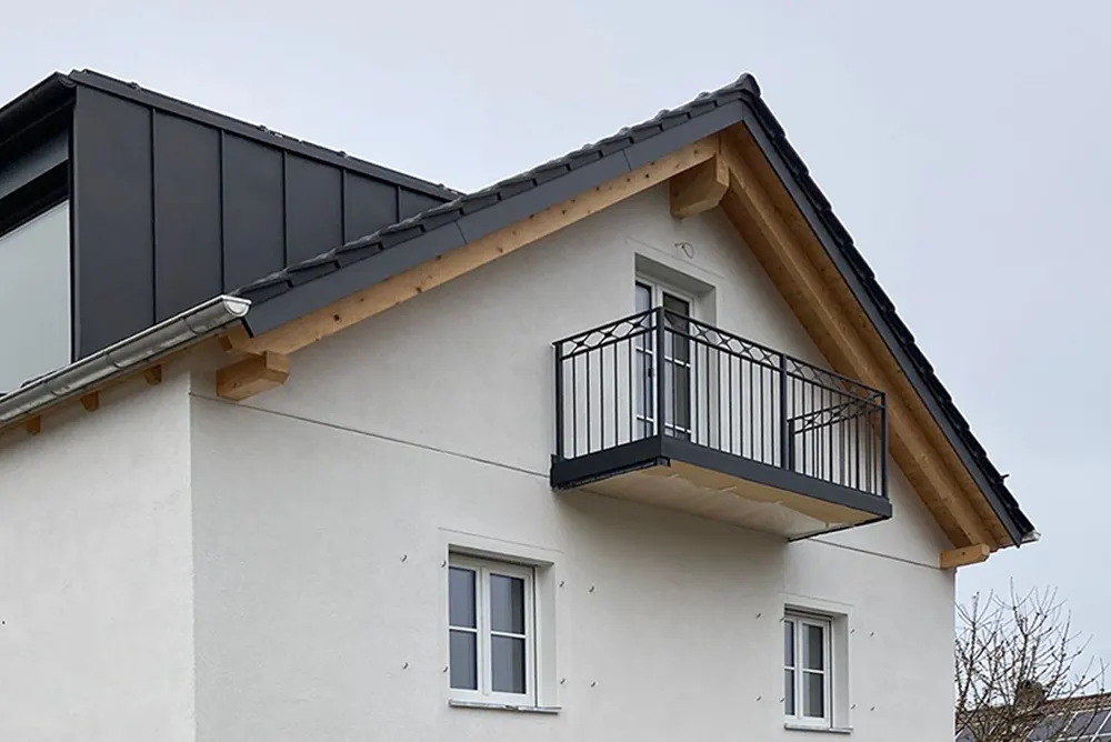 ms-schindler-metallstein-gestaltung-projekte-balkongelaender-metall-einfamilienhaus-01