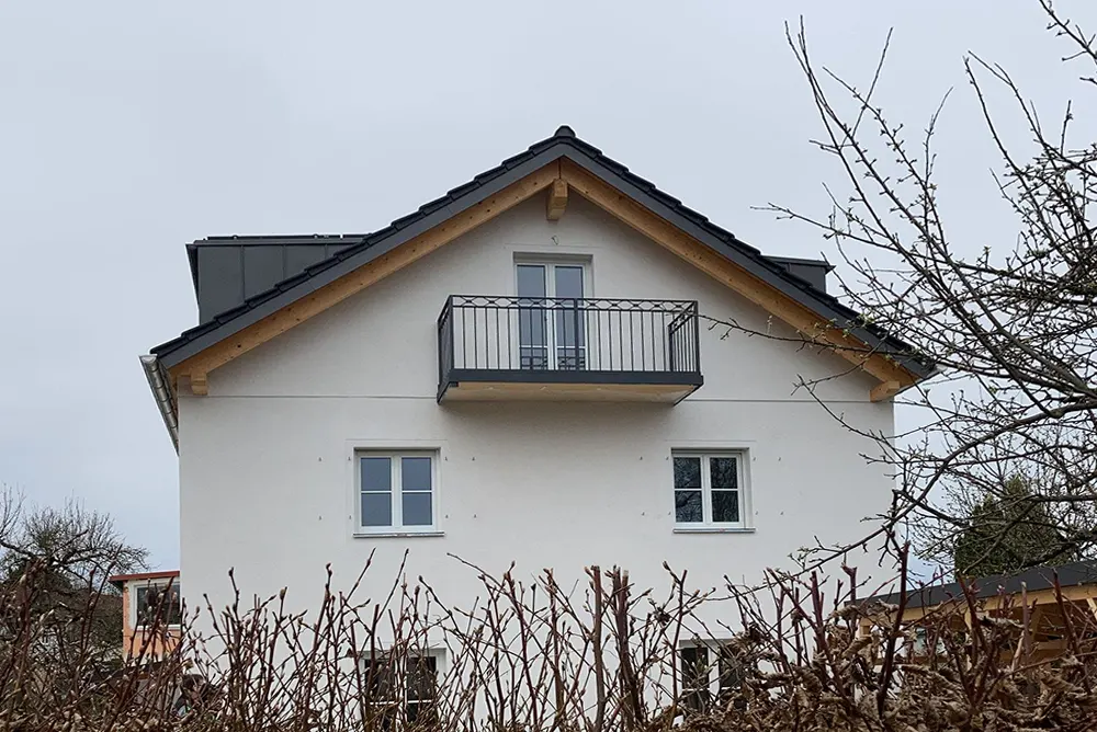 ms-schindler-metallstein-gestaltung-projekte-balkongelaender-metall-einfamilienhaus-04
